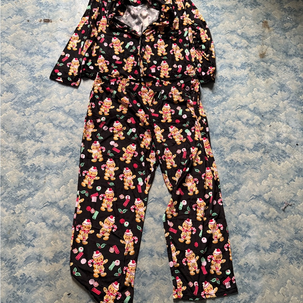 Holiday Time Festive Gingerbread Pajama Set